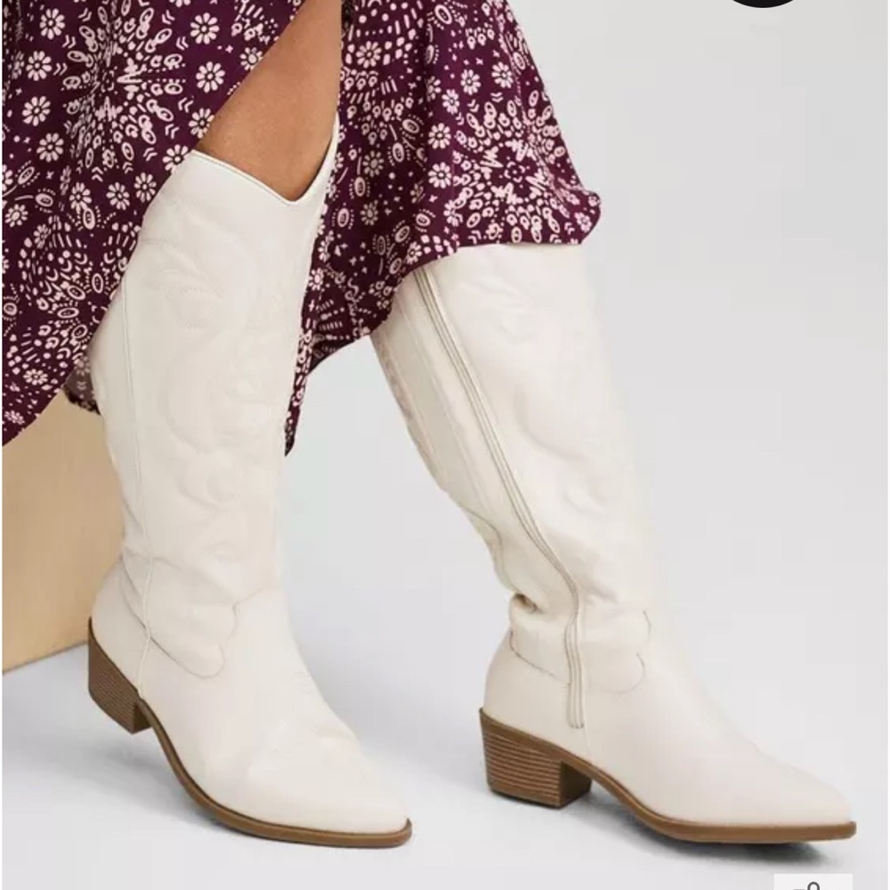 Torrid White Western Boots NWT Wide Width Wide Calf